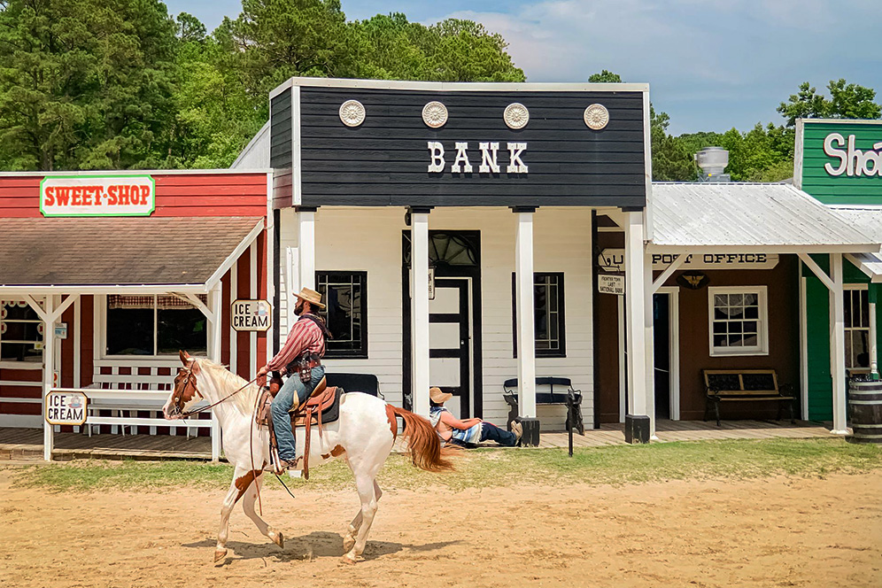Sun Outdoors Frontier Town’s Western Experience: Step Into the 1880s Wild West